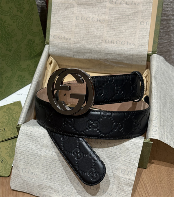 ダブルGバックル GGエンボス ゴールド金具 GUCCI グッチ コピー ベルト 上品フォルム 定番人気