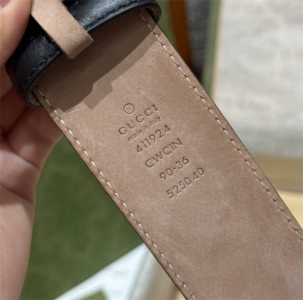 ダブルGバックル GGエンボス ゴールド金具 GUCCI グッチ コピー ベルト 上品フォルム 定番人気