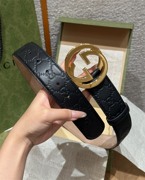 ダブルGバックル GGエンボス ゴールド金具 GUCCI グッチ コピー ベルト 上品フォルム 定番人気