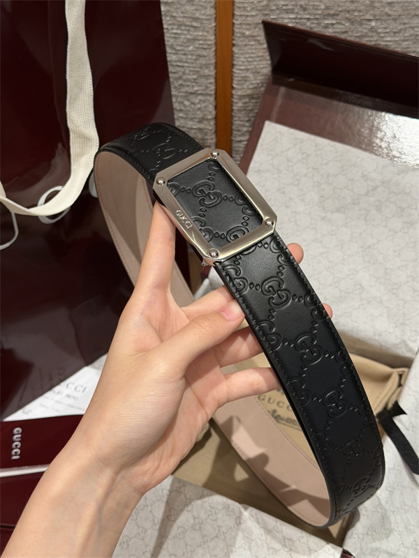 メタルフレーム金具 オールブラック 型押しレザー調 GUCCI グッチ コピー ベルト 端正モード