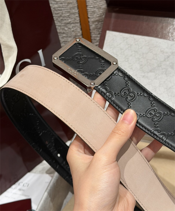 メタルフレーム金具 オールブラック 型押しレザー調 GUCCI グッチ コピー ベルト 端正モード