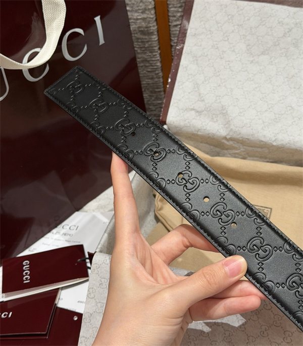 メタルフレーム金具 オールブラック 型押しレザー調 GUCCI グッチ コピー ベルト 端正モード