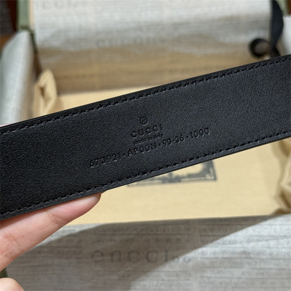 ミニGGディテール プレーンブラック スクエアピン仕様 GUCCI グッチ コピー ベルト 人気再燃