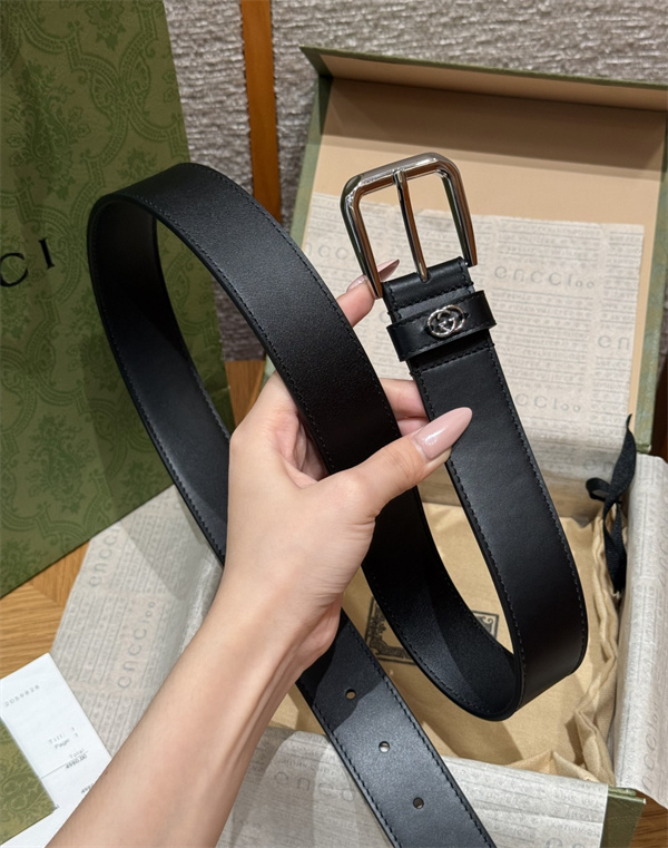 ミニGGディテール プレーンブラック スクエアピン仕様 GUCCI グッチ コピー ベルト 人気再燃