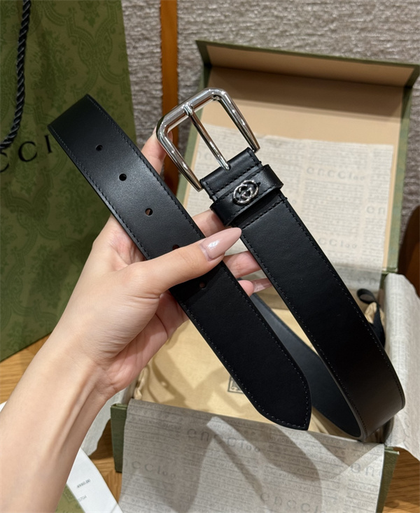 ミニGGディテール プレーンブラック スクエアピン仕様 GUCCI グッチ コピー ベルト 人気再燃