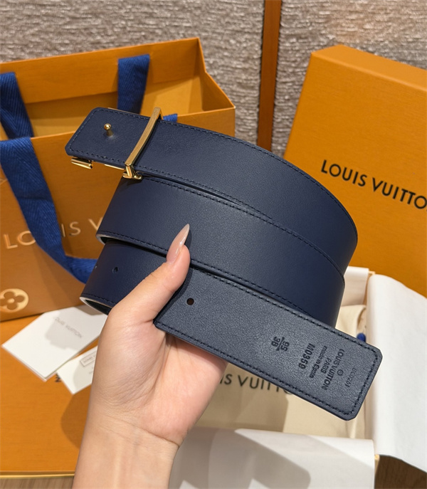 ブルーモノグラム シルバーLVバックル 上質シボ感 LOUIS VUITTON ルイヴィトン コピー ベルト 新作映え