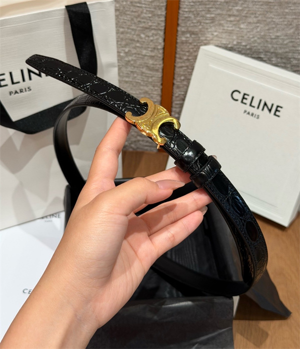 ダブルCバックル 艶感レザー調 細幅シルエット CELINE セリーヌ コピー ベルト 大人モード