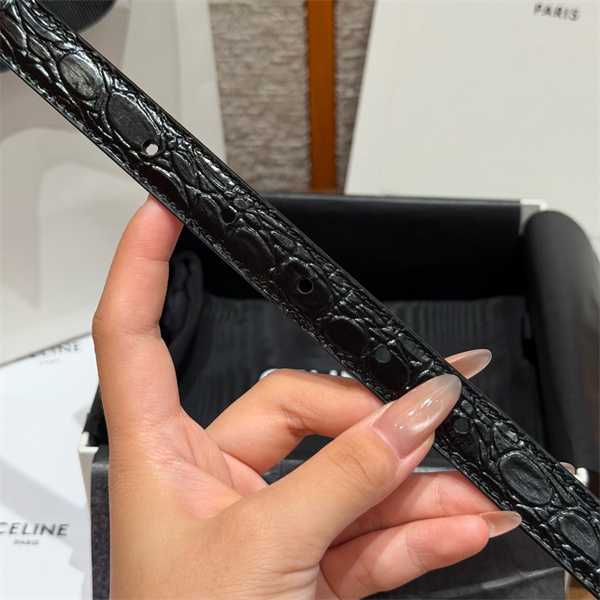 ダブルCバックル 艶感レザー調 細幅シルエット CELINE セリーヌ コピー ベルト 大人モード