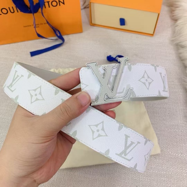 注目度UP メタルバックル Louis Vuitton モノグラムベルト ルイ・ヴィトン 存在感