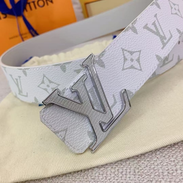 注目度UP メタルバックル Louis Vuitton モノグラムベルト ルイ・ヴィトン 存在感