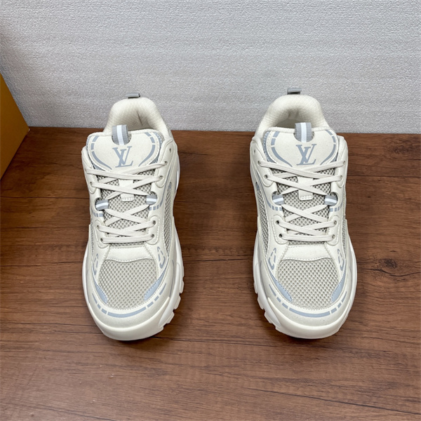 1日履いても疲れにくいLV TATIC RUNNER ★2026人気春夏ルイヴィトンスニーカースーパーコピー