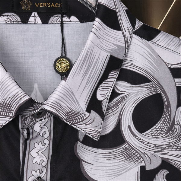 新作注目 アカンサス総柄 クラシカルモード VERSACE ヴェルサーチ コピー 長袖シャツ コーデ映え