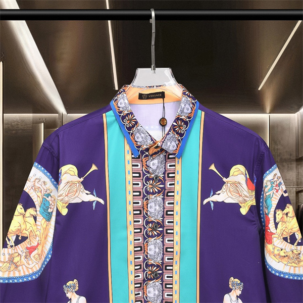 アート感際立つ 古代彫刻プリント カラーアクセント VERSACE ヴェルサーチ コピー 長袖シャツ