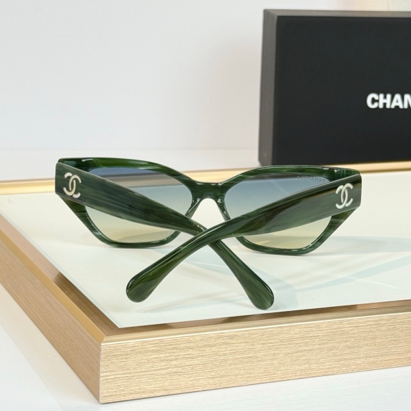 モード顔キャットアイ シャネル A71765 サングラス CHANEL ボリュームテンプル 存在感