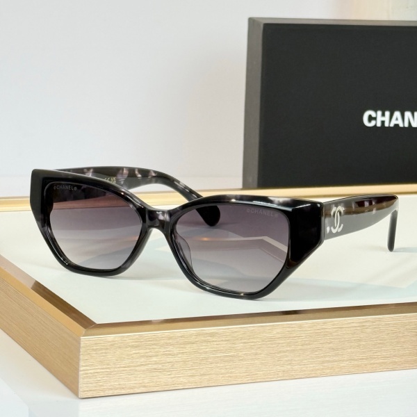 モード顔キャットアイ シャネル A71765 サングラス CHANEL ボリュームテンプル 存在感