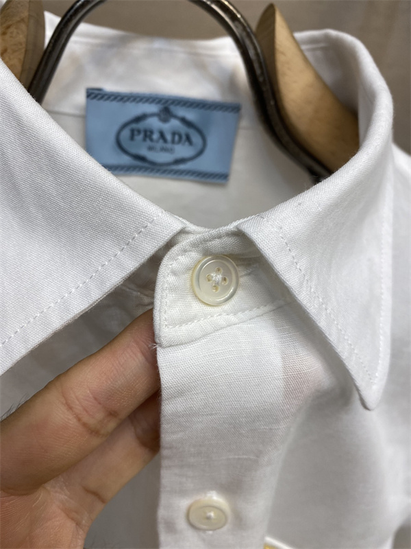 大人のこなれ感PRADA♥プラダ長袖シャツコピー2026着回し抜群万能コーデが叶う実力派