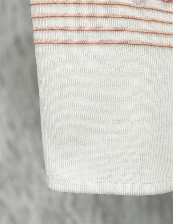 ボーダー切替 立体ロゴ刺繍 メタルショルダー MIU MIU ミュウミュウ コピー ニットキャミソール 新作注目 人気上昇