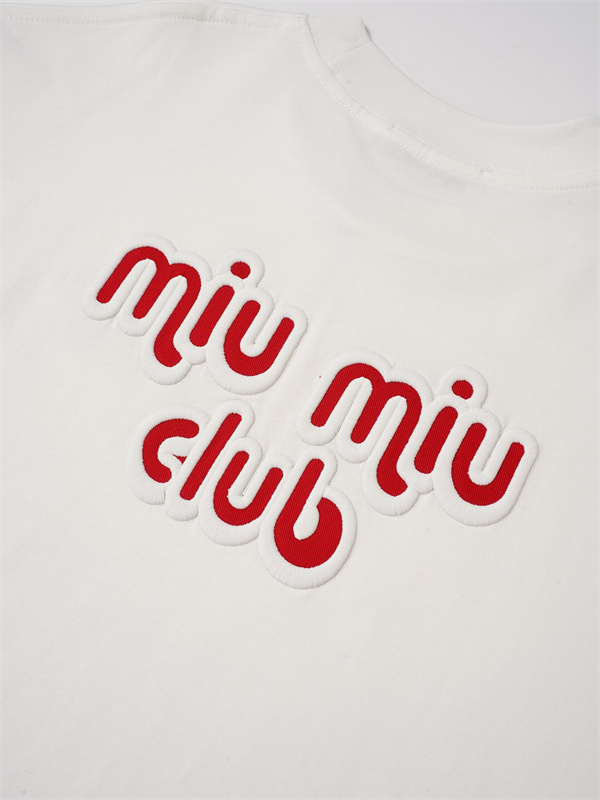 ラブレタリング なめらかな風合い 端正シルエット MIU MIU ミュウミュウ コピー 半袖Tシャツ クリーンカジュアル 人気上向き