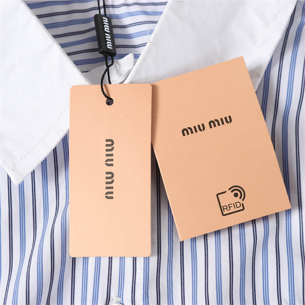ピンストライプ コットンブロード 白襟切替 MIU MIU ミュウミュウ コピー 長袖シャツ 端正シルエット 新作有力
