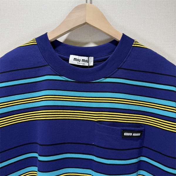 レトロ配色 ドロップショルダー 柔らかな肌触り MIU MIU ミュウミュウ コピー 半袖Tシャツ スポーティーミックス 売れ筋候補