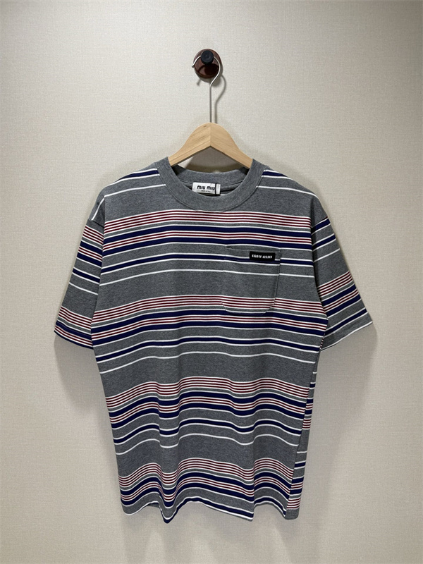 レトロ配色 ドロップショルダー 柔らかな肌触り MIU MIU ミュウミュウ コピー 半袖Tシャツ スポーティーミックス 売れ筋候補