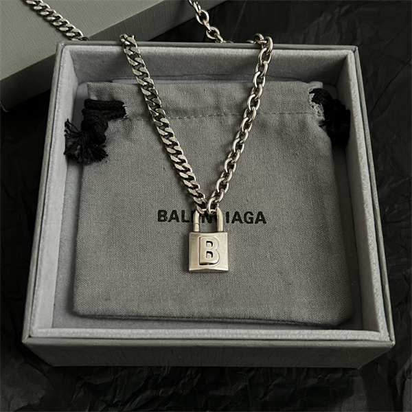 バレンシアガ ネックレスコピーヴィンテージ風でシンプル＆エレガント☆☆2026♥BALENCIAGA 