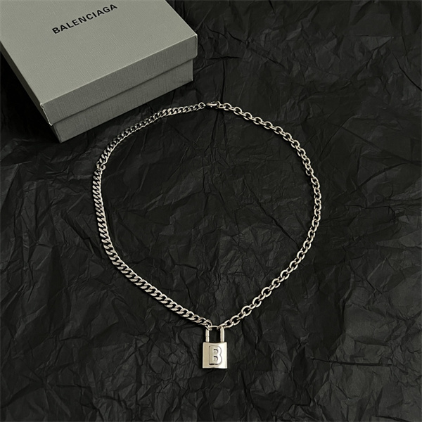 バレンシアガ ネックレスコピーヴィンテージ風でシンプル＆エレガント☆☆2026♥BALENCIAGA 