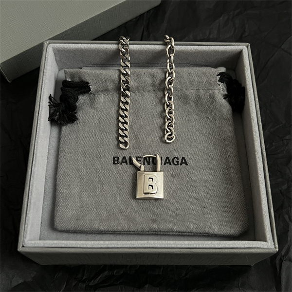 バレンシアガ ネックレスコピーヴィンテージ風でシンプル＆エレガント☆☆2026♥BALENCIAGA 