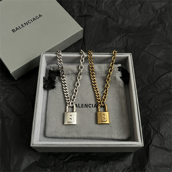 バレンシアガ ネックレスコピーヴィンテージ風でシンプル＆エレガント☆☆2026♥BALENCIAGA 