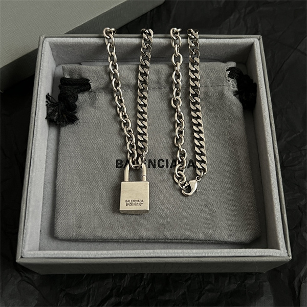 バレンシアガ ネックレスコピーヴィンテージ風でシンプル＆エレガント☆☆2026♥BALENCIAGA 