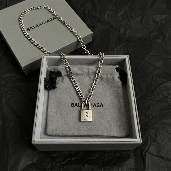 バレンシアガ ネックレスコピーヴィンテージ風でシンプル＆エレガント☆☆2026♥BALENCIAGA 