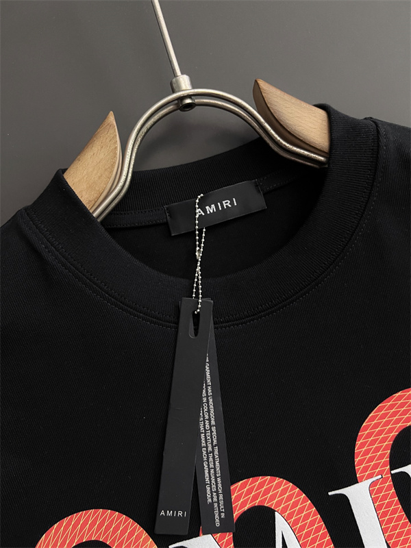 サーペント調グラフィック オーバーサイズ文字 ゆったりフォルム AMIRI アミリ コピー 半袖Tシャツ 新作有力