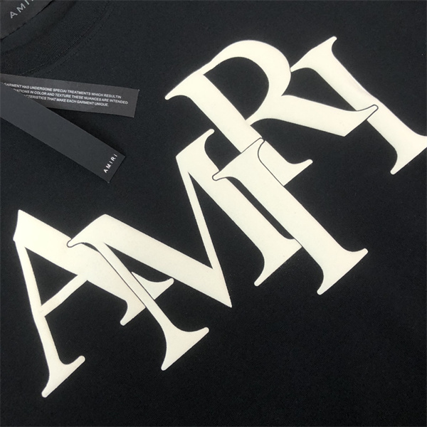 オーバーラップタイポグラフィ 裾ミニエンブレム ワイドフォルム AMIRI アミリ コピー 半袖Tシャツ 海外人気