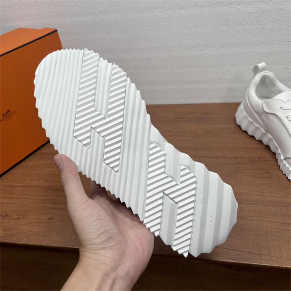 エルメススニーカースーパーコピー HERMES 軽く耐久性のある  2026セール秋冬人気品 激安(日本最大級)