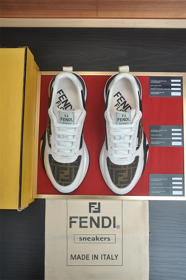 フェンディスニーカーコピーナチュラルコーデのコツ FENDI ナチュラルスタイルに最適  激安(日本最大級)