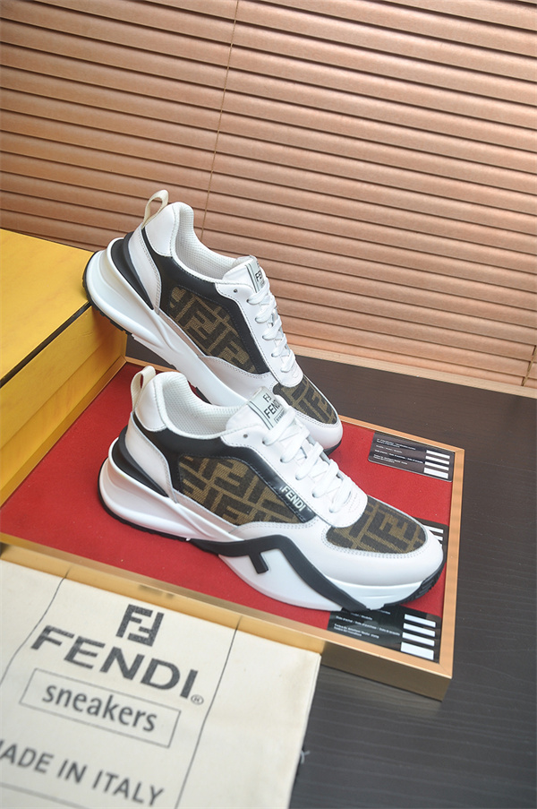 フェンディスニーカーコピーナチュラルコーデのコツ FENDI ナチュラルスタイルに最適  激安(日本最大級)