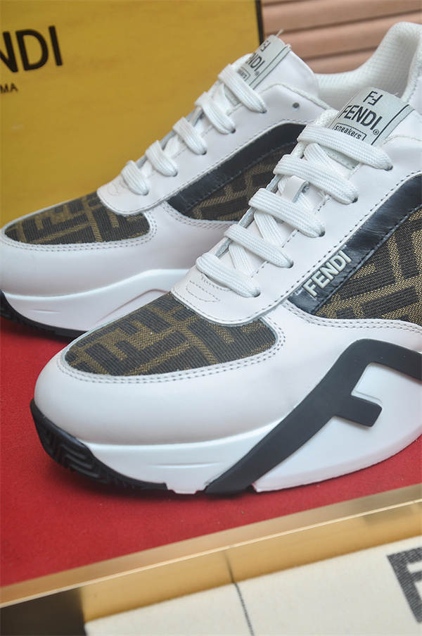フェンディスニーカーコピーナチュラルコーデのコツ FENDI ナチュラルスタイルに最適  激安(日本最大級)