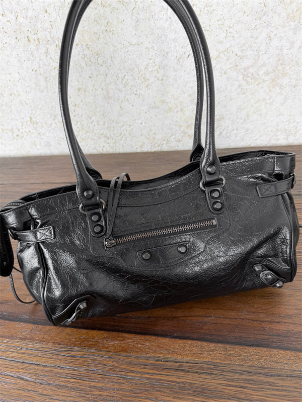 海外 人気が継続中  BALENCIAGAバレンシアガショルダーバッグスーパーコピーブランド激安通販 専門店