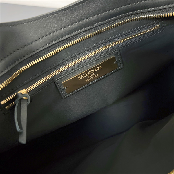 斜め掛けバッグ 2026春夏新作大人の個性をバレンシアガ BALENCIAGA ハンドバッグスーパーコピーブランド激安通販 専門店