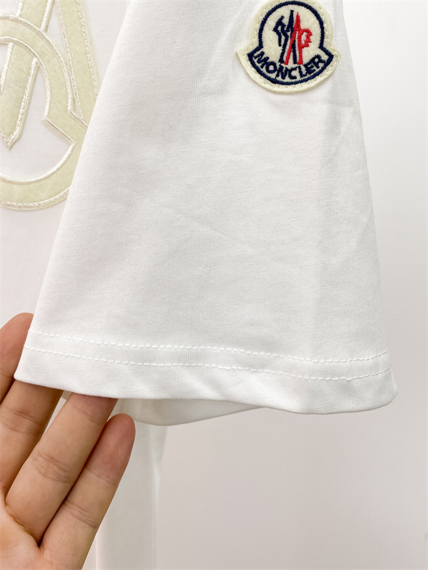 注目を集めてる MONCLER 海外限定ライン モンクレール半袖Tシャツ スーパーコピーブランド激安通販 専門店