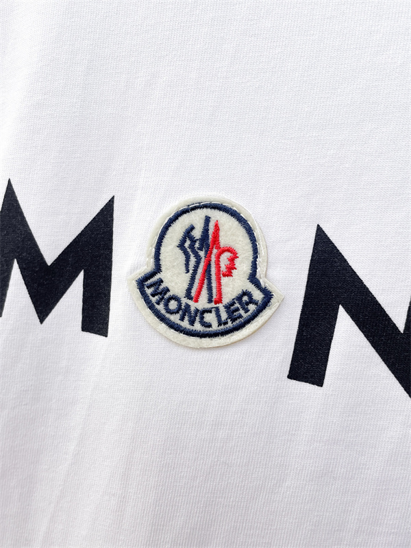 2色可選 高級感のある素材 MONCLER 海外でも人気なブランド モンクレール 半袖Tシャツコピー激安通販 専門店