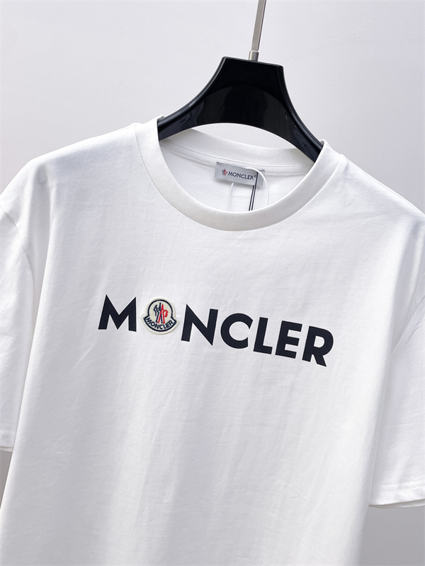 2色可選 高級感のある素材 MONCLER 海外でも人気なブランド モンクレール 半袖Tシャツコピー激安通販 専門店
