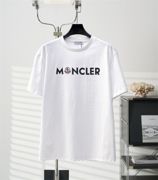 2色可選 高級感のある素材 MONCLER 海外でも人気なブランド モンクレール 半袖Tシャツコピー激安通販 専門店