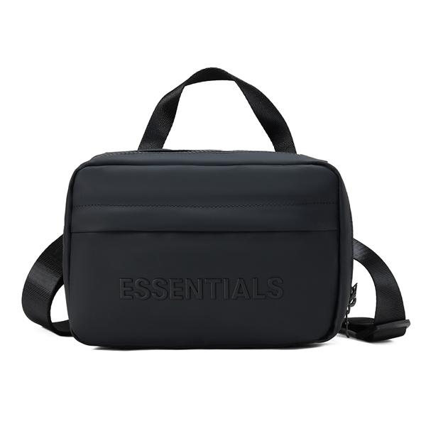 新作入荷 スクエア型収納 多機能ポケット付き ESSENTIALS エッセンシャルズ コピー バッグ 実用性重視 ユニセックス仕様