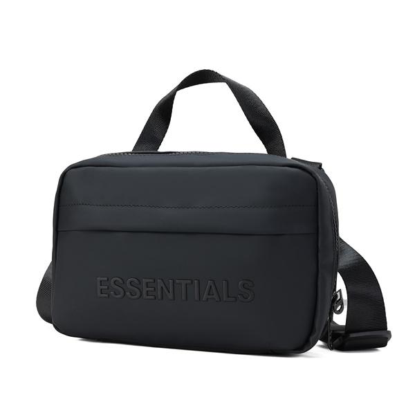 新作入荷 スクエア型収納 多機能ポケット付き ESSENTIALS エッセンシャルズ コピー バッグ 実用性重視 ユニセックス仕様
