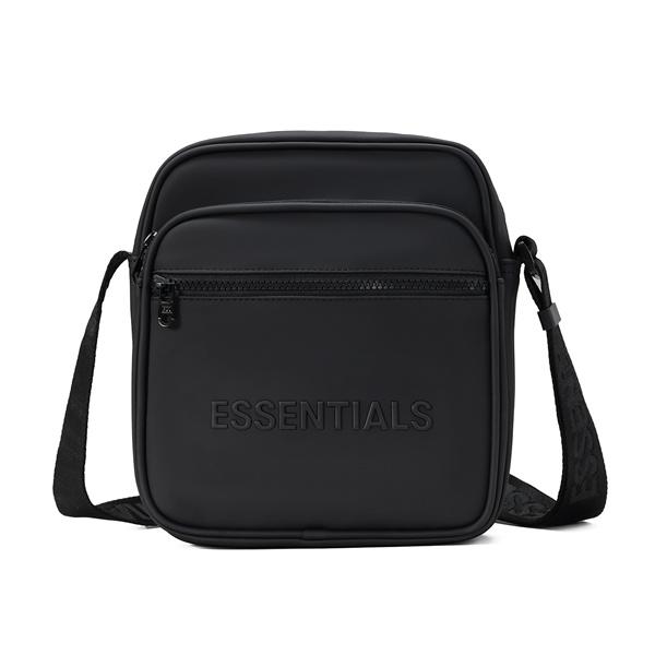 クロスボディバッグ フロントポケット付き 収納力抜群 ESSENTIALS エッセンシャルズ コピー バッグ スクエアデザイン 軽量素材