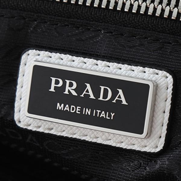 PRADA コピー プラダ コピー サフィアーノレザー ショルダーバッグ スクエアバッグ クロスボディ 軽量 人気 2026新作