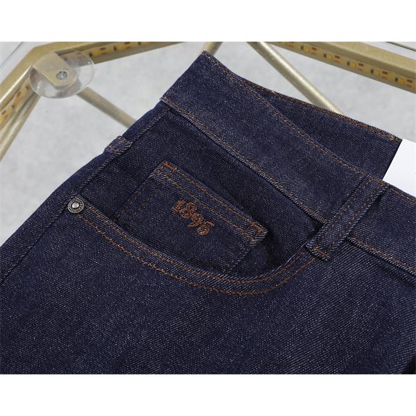 Berluti デニムパンツ ロゴパッチデザイン すっきり見え 大人コーデ向け 着回ししやすい定番