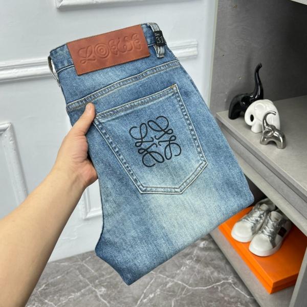 LOEWE コピー ロエベ コピー アナグラム刺繍 スリムストレート デニムパンツ ウォッシュ加工 コットンデニム 2026新作