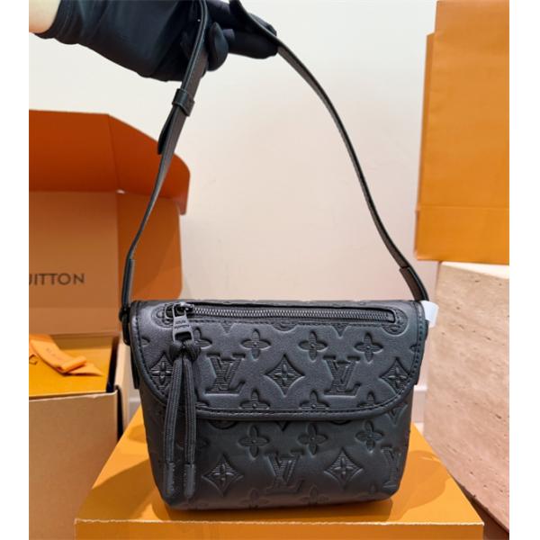 超人気ルイビトンショルダーバッグコピーLOUIS VUITTON District PM 15*15cm個性的
